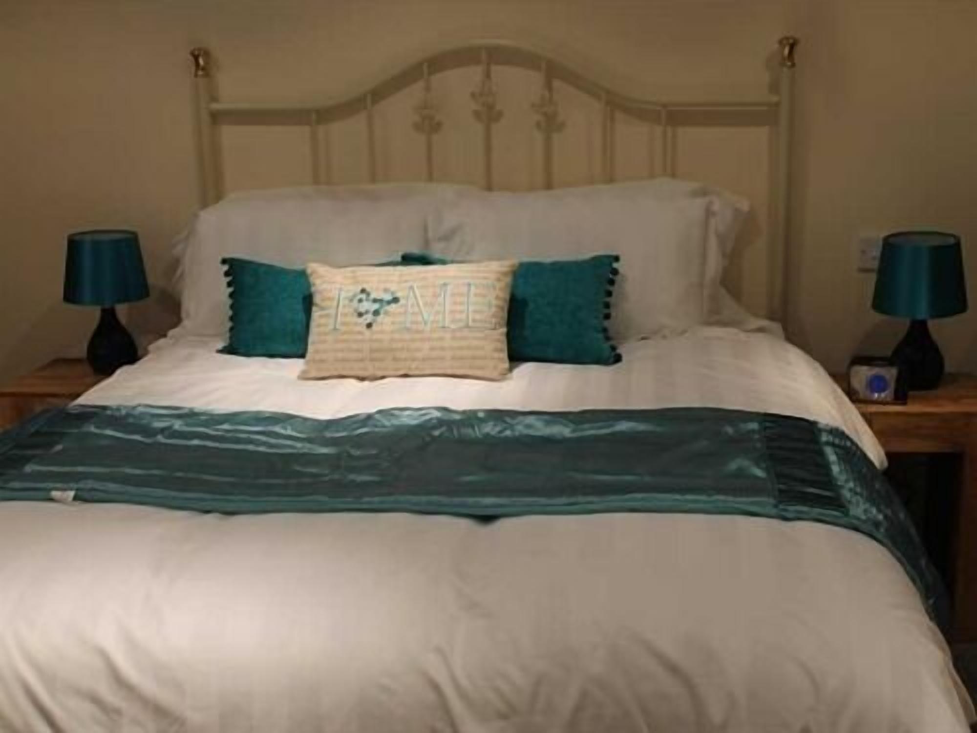 We Three Loggerheads Hotel Gwernymynydd Bagian luar foto